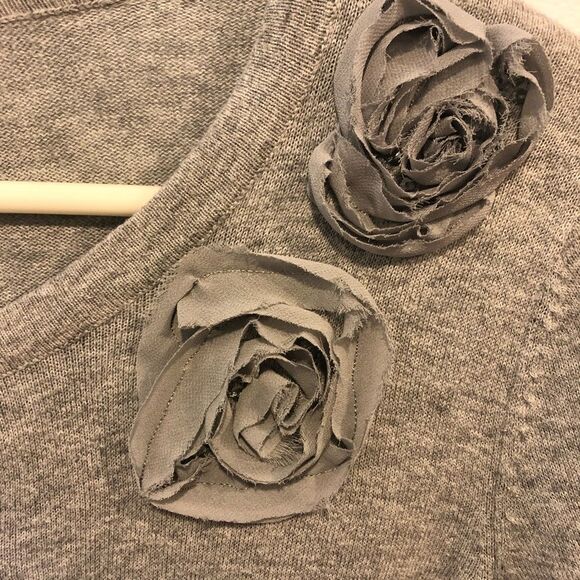 Old Navy Size Medium gray scoop neck cardigan with flower accents at left neck - Picture 6 of 13